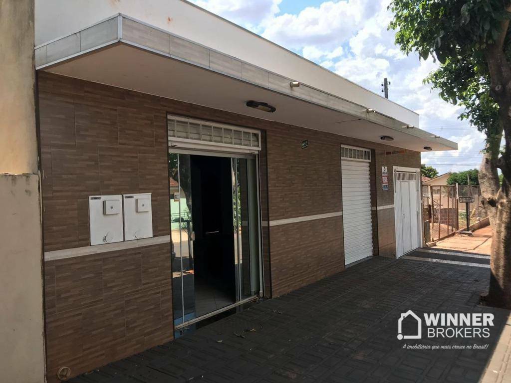 Casa à venda com 3 quartos, 232m² - Foto 1