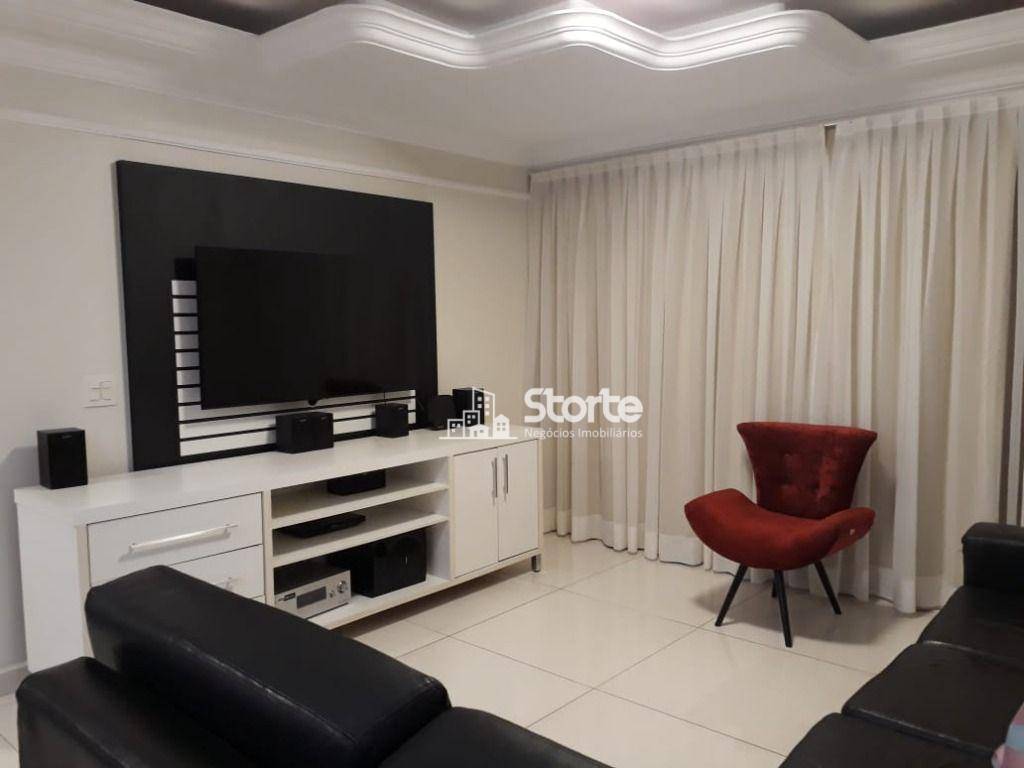 Apartamento à venda com 4 quartos, 161m² - Foto 1