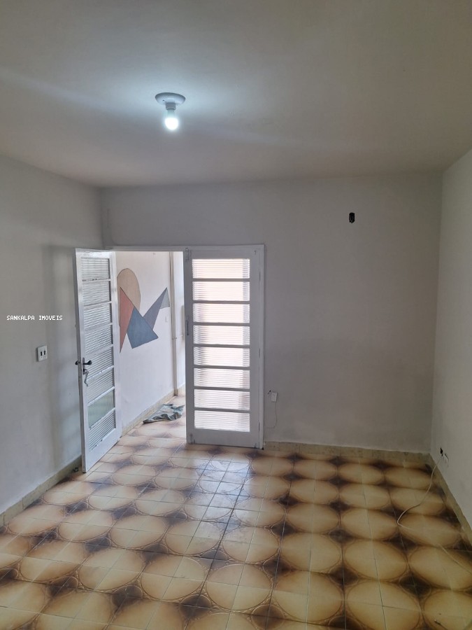 Casa para alugar com 1 quarto, 60m² - Foto 4