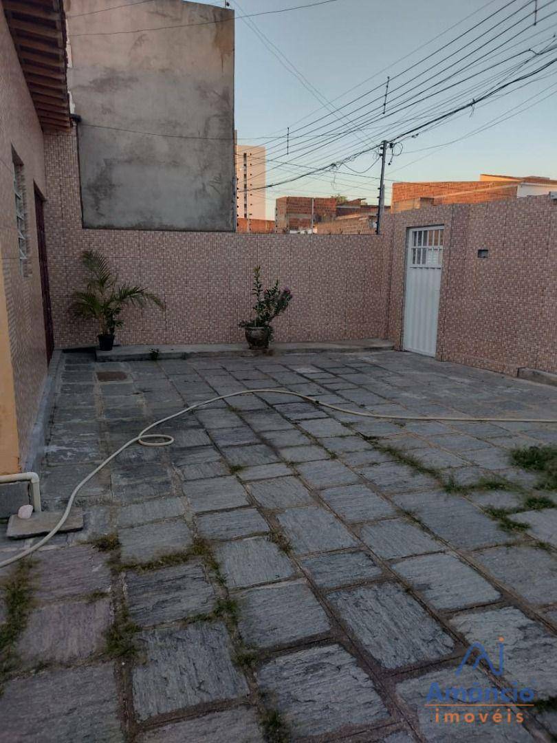 Casa à venda com 3 quartos, 110m² - Foto 5