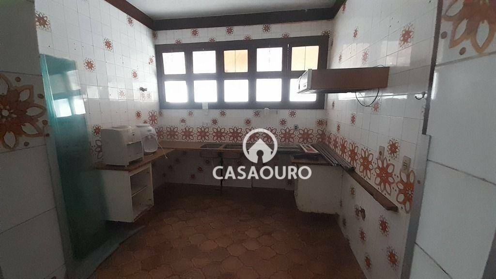 Casa à venda com 6 quartos, 400m² - Foto 17