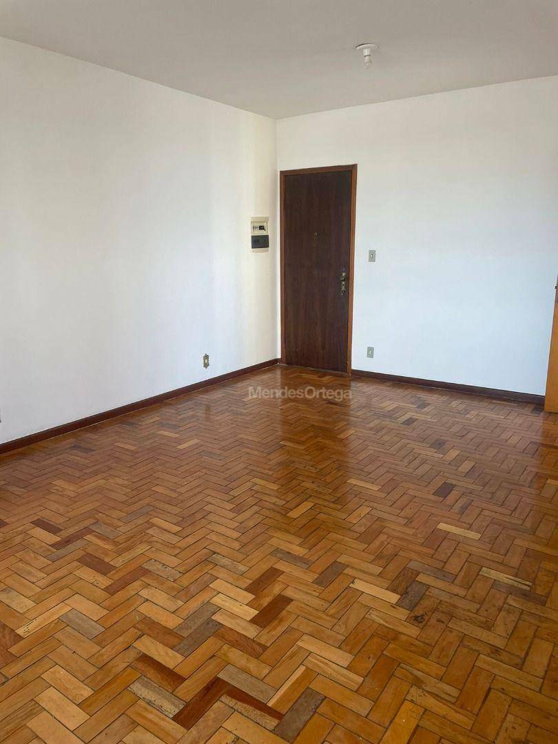 Apartamento para alugar com 3 quartos, 130m² - Foto 5