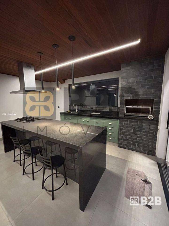 Casa à venda com 3 quartos, 300m² - Foto 9