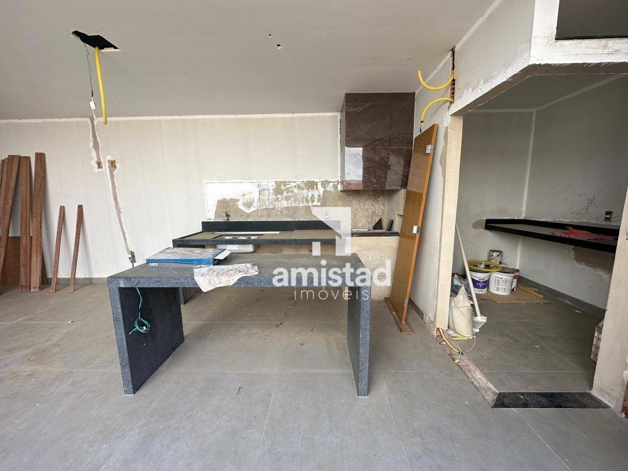 Casa à venda com 3 quartos, 226m² - Foto 11