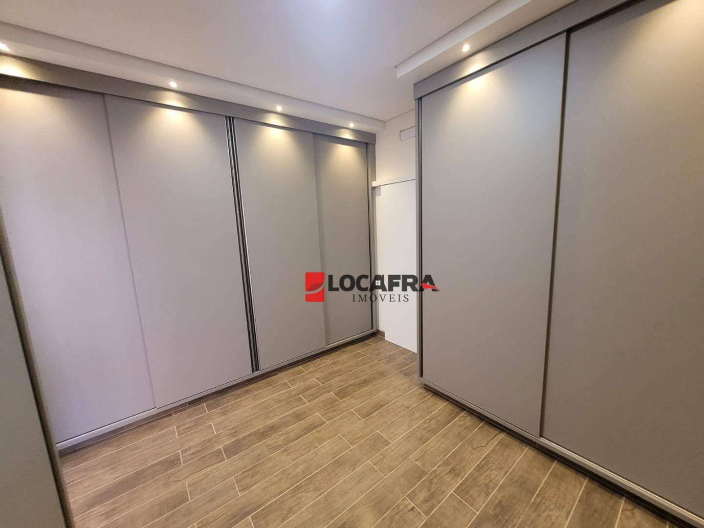 Casa de Condomínio à venda com 4 quartos, 378m² - Foto 16