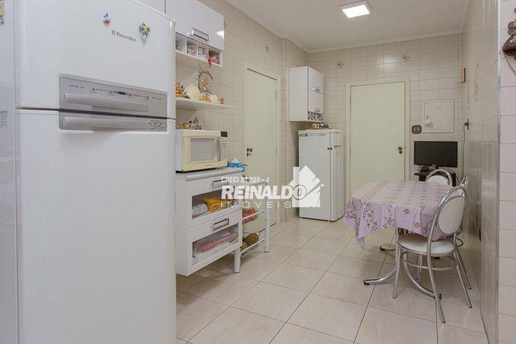 Apartamento à venda com 3 quartos, 234m² - Foto 18