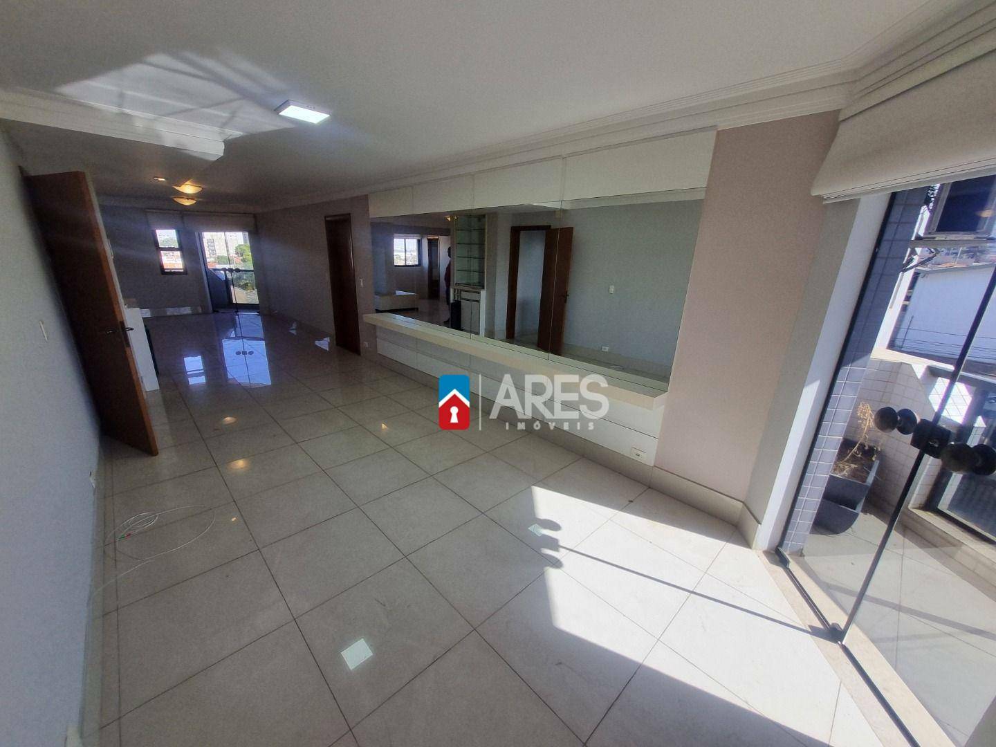 Apartamento para alugar com 4 quartos, 236m² - Foto 2