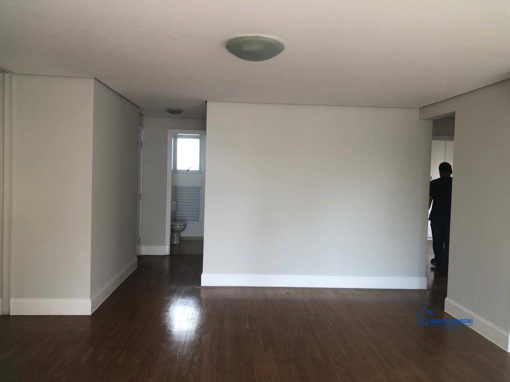 Apartamento para alugar com 3 quartos, 105m² - Foto 32