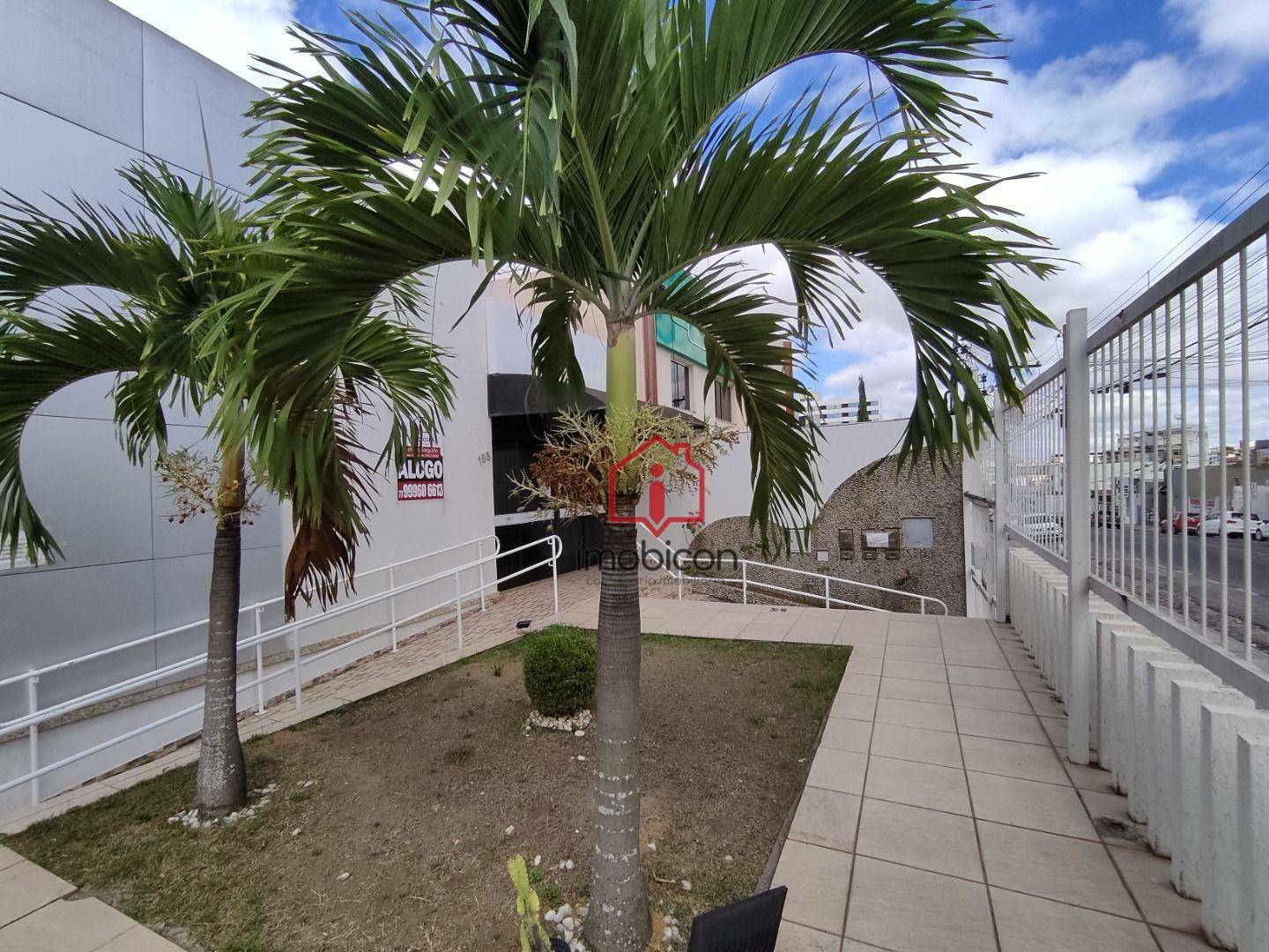 Casa para alugar com 4 quartos, 420m² - Foto 4