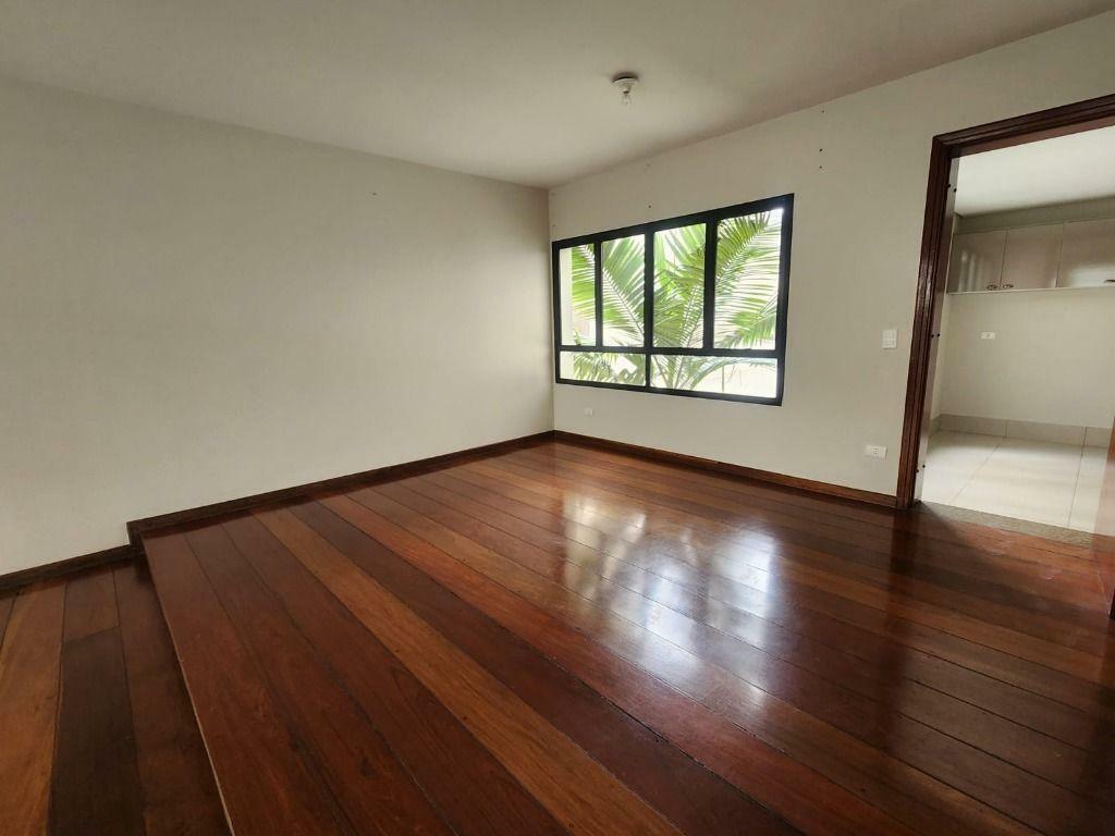 Apartamento à venda com 3 quartos, 208m² - Foto 4