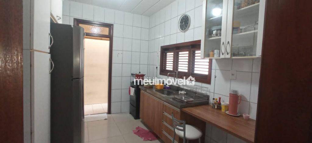 Casa à venda com 3 quartos, 283m² - Foto 16