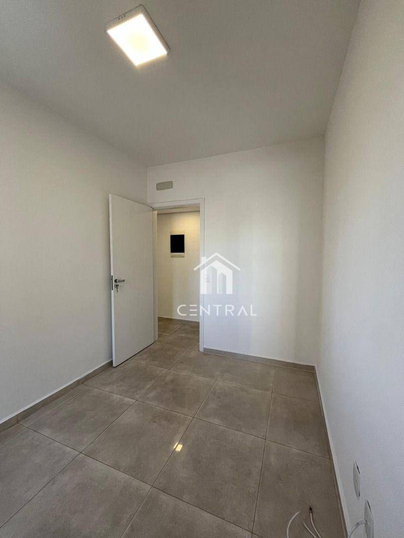 Apartamento para alugar com 3 quartos, 83m² - Foto 2