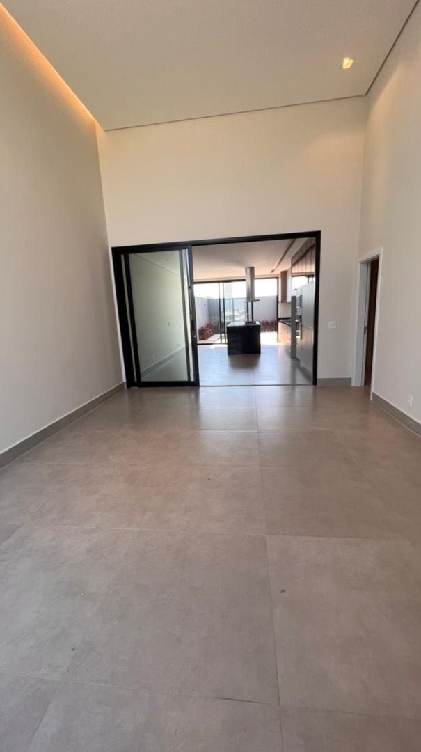 Casa à venda com 3 quartos, 200m² - Foto 4