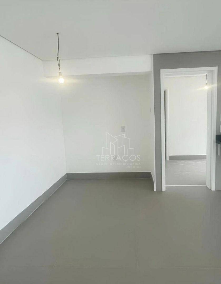 Apartamento à venda com 3 quartos, 152m² - Foto 9