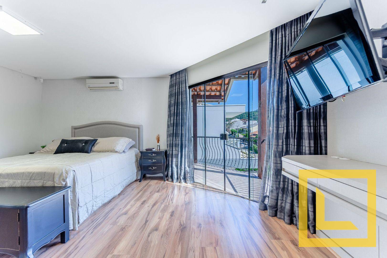 Casa à venda com 4 quartos, 247m² - Foto 11