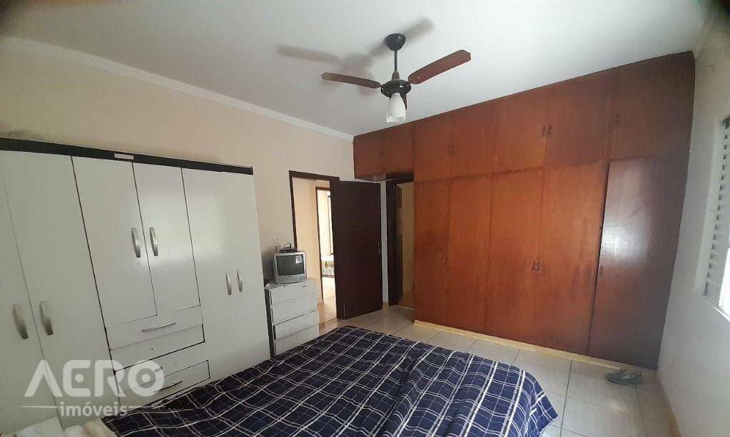 Casa à venda com 3 quartos, 200m² - Foto 2