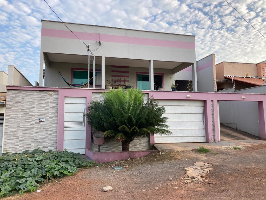 Casa à venda com 3 quartos, 253m² - Foto 1