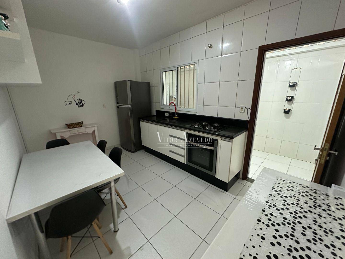 Casa à venda com 2 quartos, 72m² - Foto 1