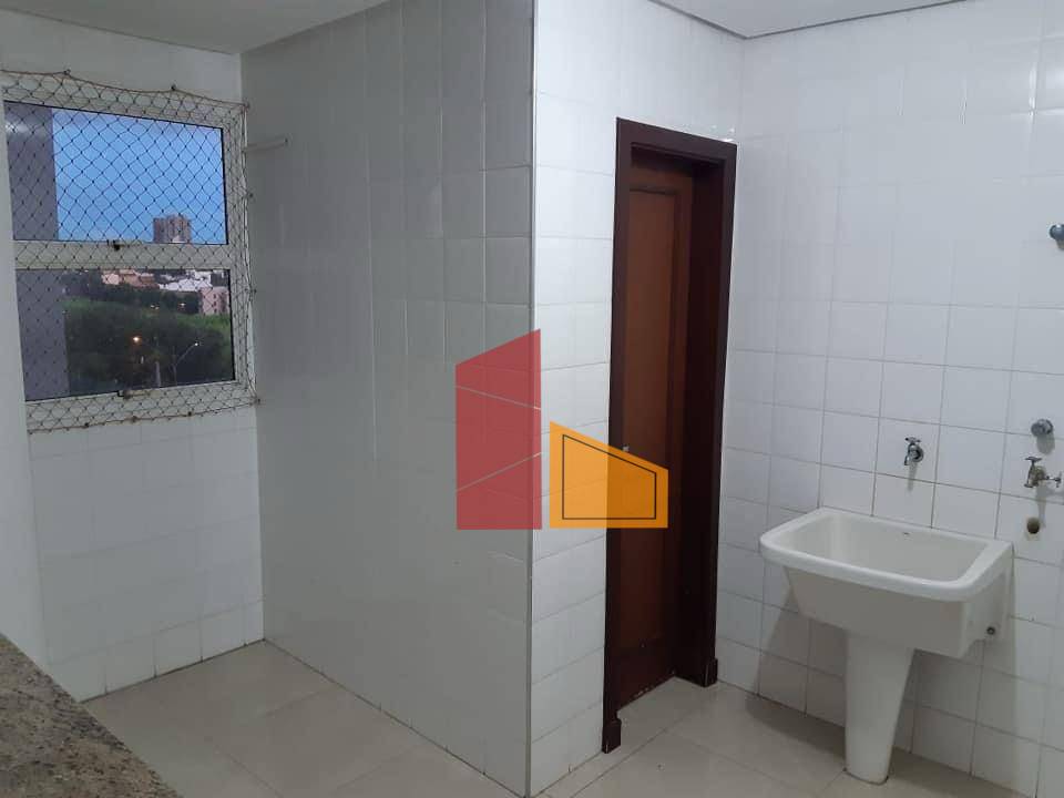 Apartamento à venda com 3 quartos, 224m² - Foto 9