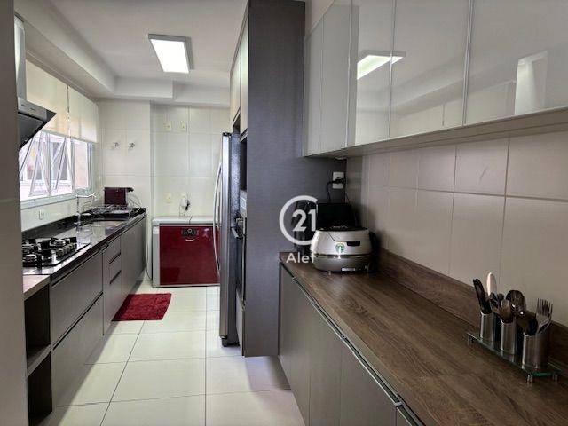 Apartamento à venda com 3 quartos, 198m² - Foto 19