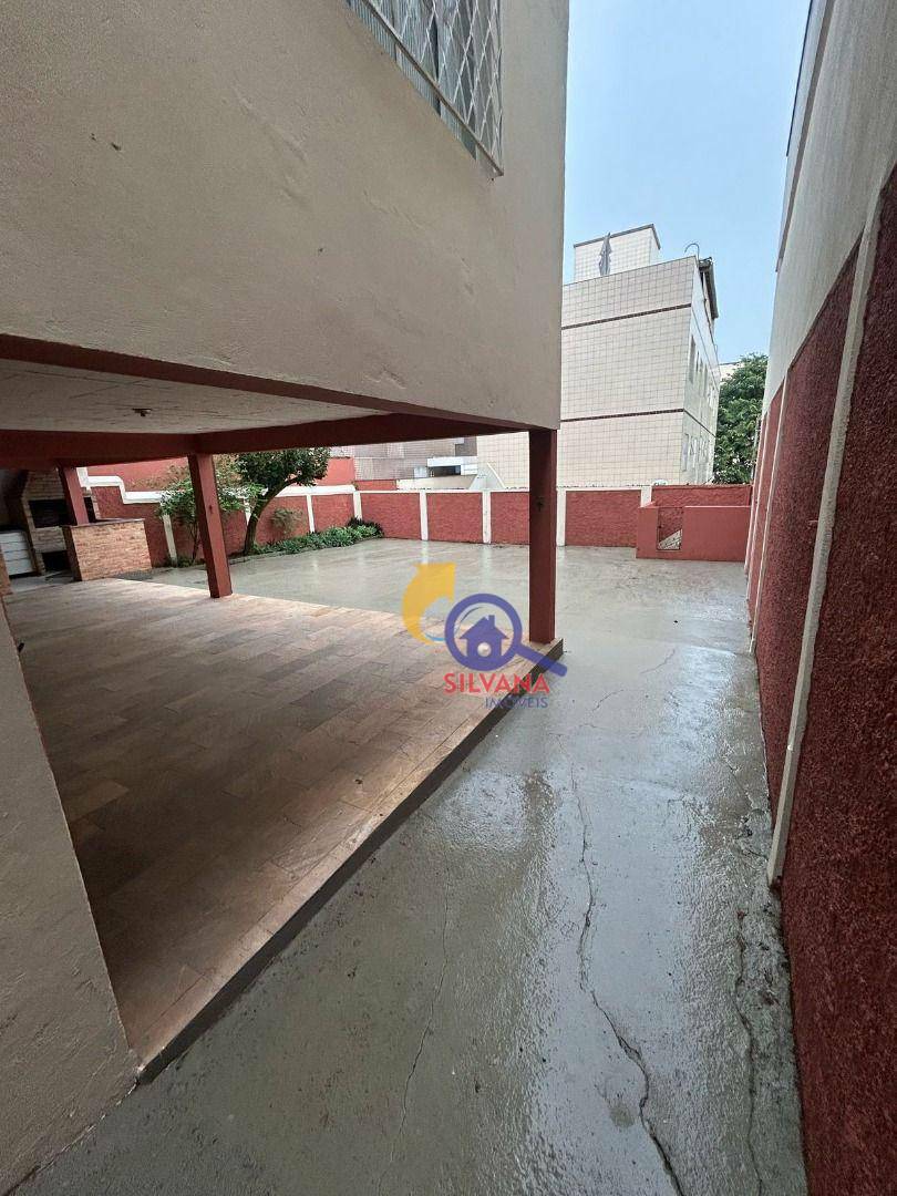 Casa para alugar com 6 quartos, 200m² - Foto 47