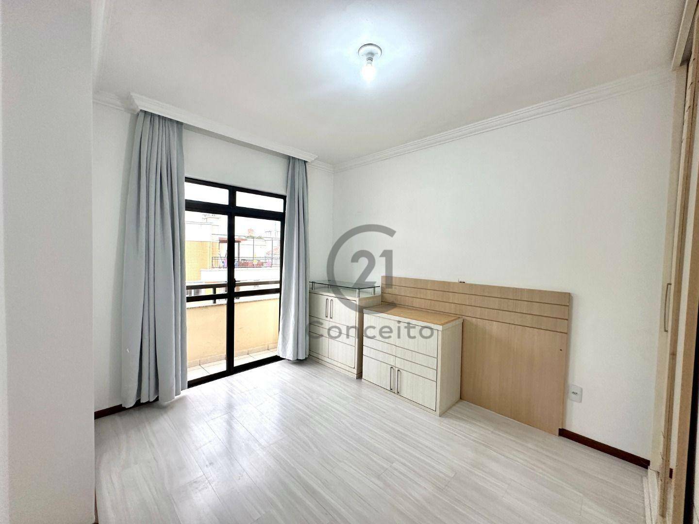 Apartamento à venda com 3 quartos, 212m² - Foto 11
