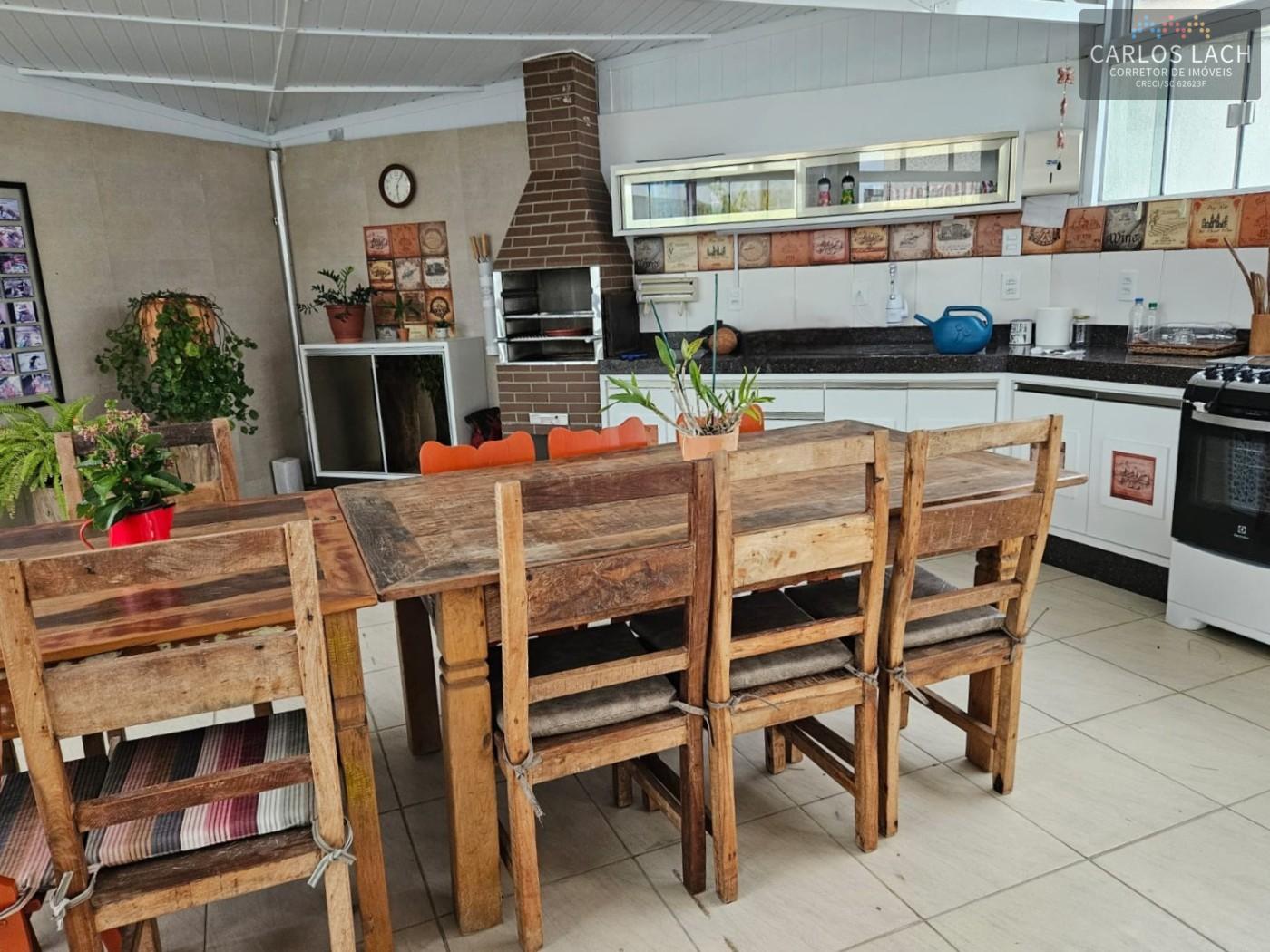 Casa à venda com 3 quartos, 321m² - Foto 1