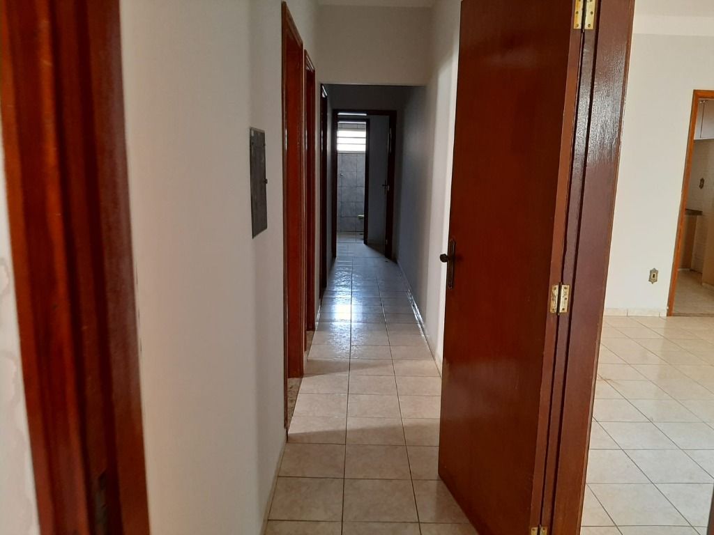 Casa à venda com 6 quartos, 256m² - Foto 17