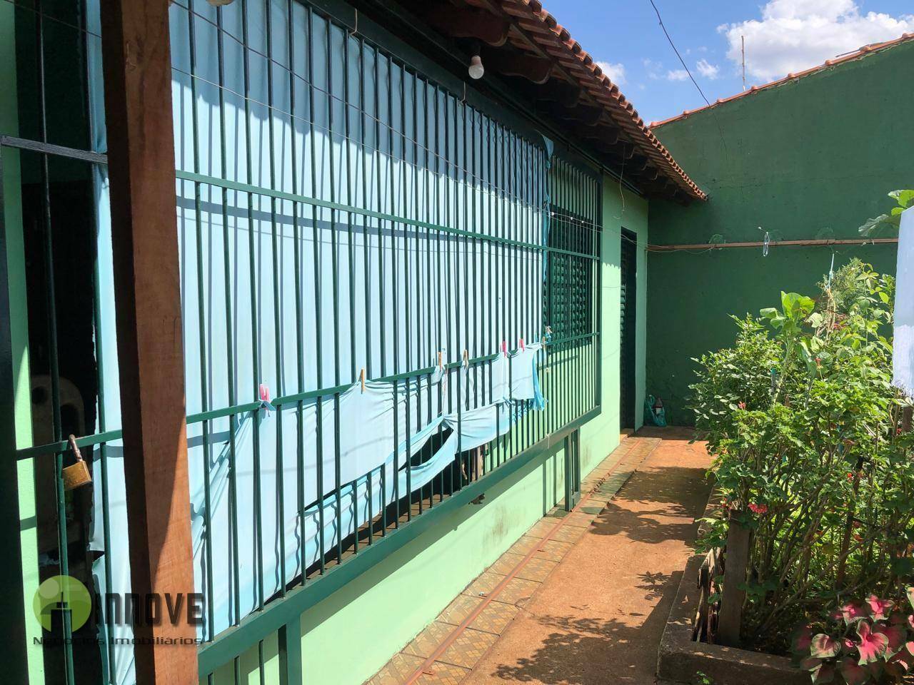 Casa à venda com 3 quartos, 143m² - Foto 2