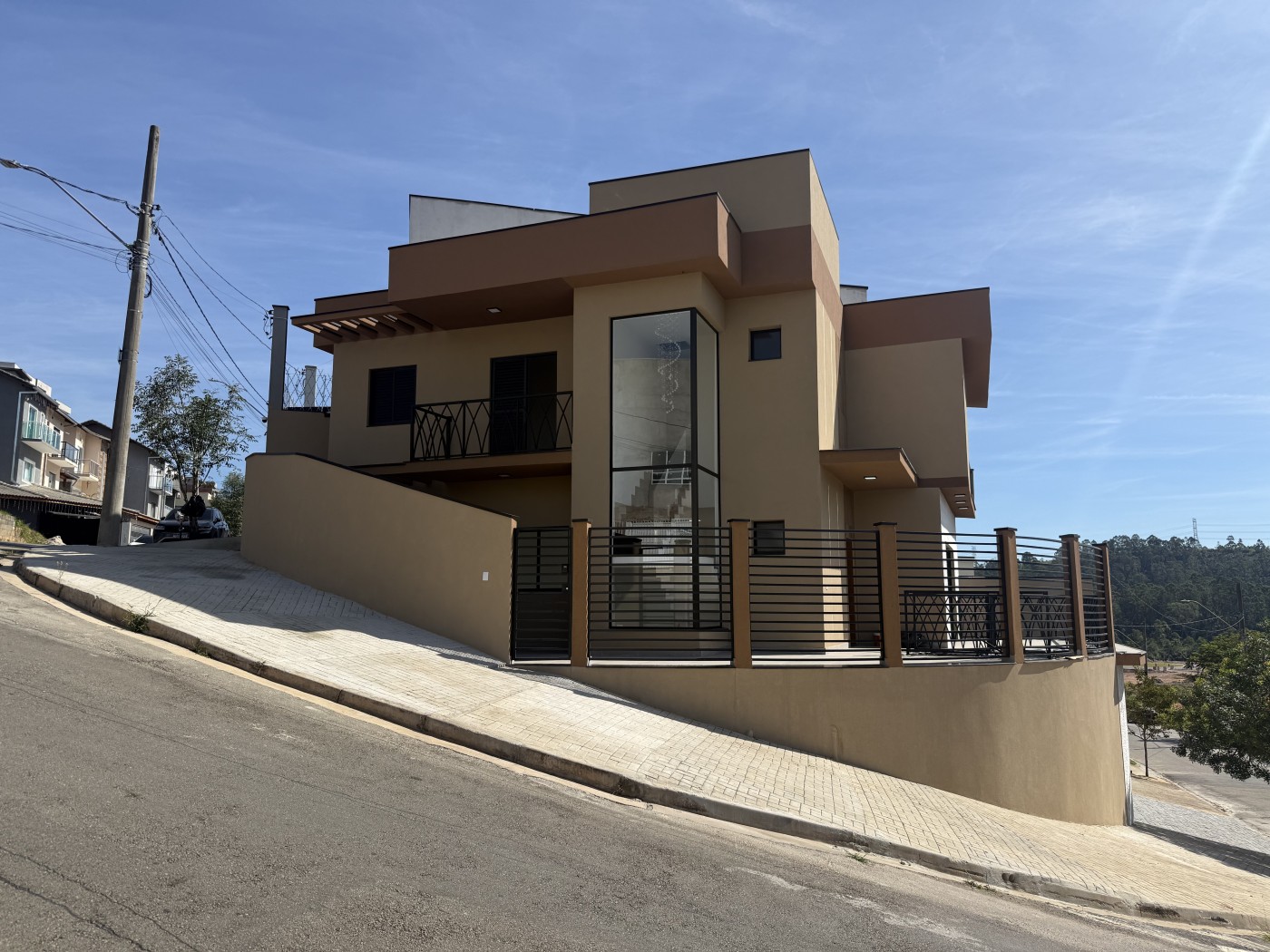 Casa à venda com 3 quartos, 200m² - Foto 1