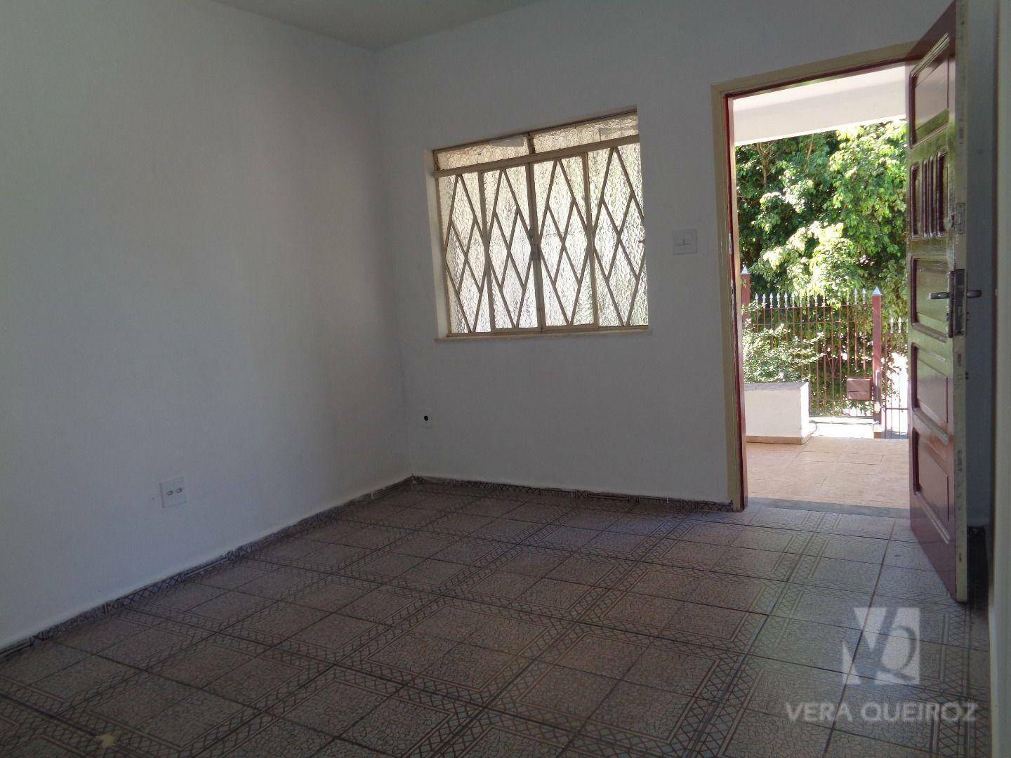 Casa à venda com 3 quartos, 100m² - Foto 5