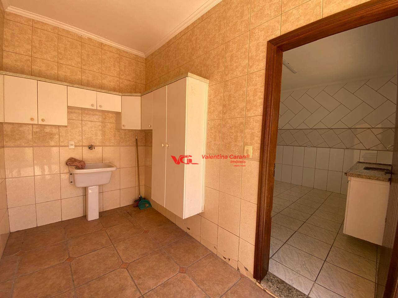 Casa para alugar com 4 quartos, 200m² - Foto 11