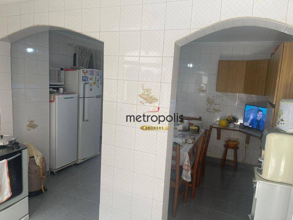 Casa à venda com 3 quartos, 240m² - Foto 2