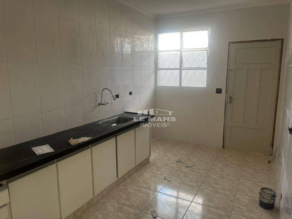 Casa para alugar com 3 quartos, 191m² - Foto 7