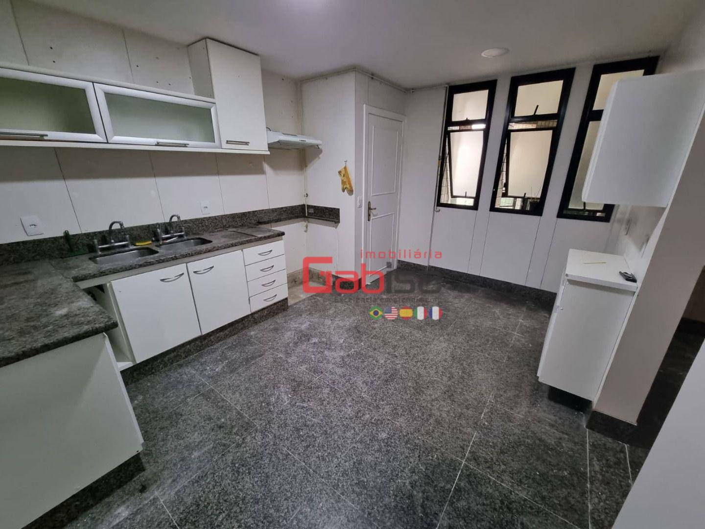 Apartamento à venda com 3 quartos, 230m² - Foto 4