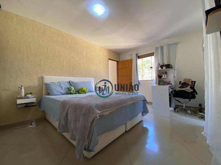 Casa à venda com 4 quartos, 240m² - Foto 25