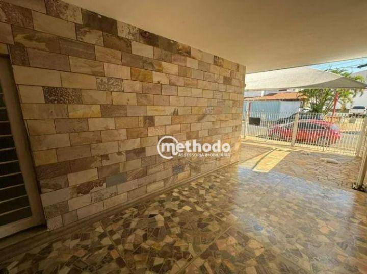 Casa à venda com 3 quartos, 250m² - Foto 1