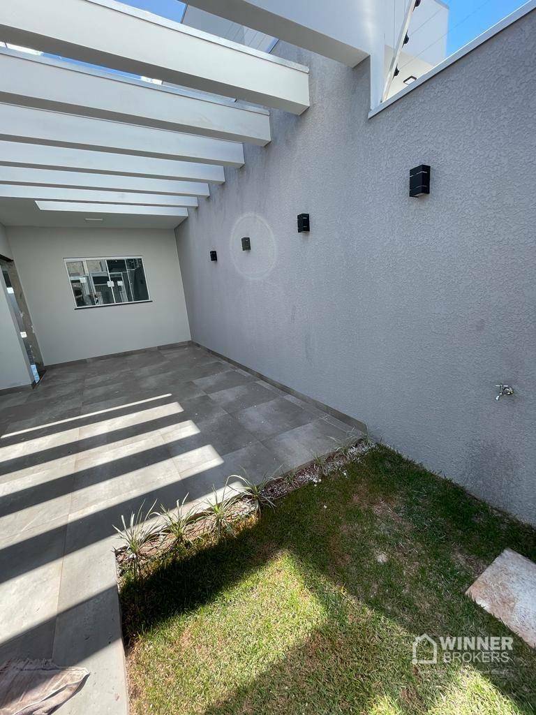 Casa à venda com 3 quartos, 100m² - Foto 1