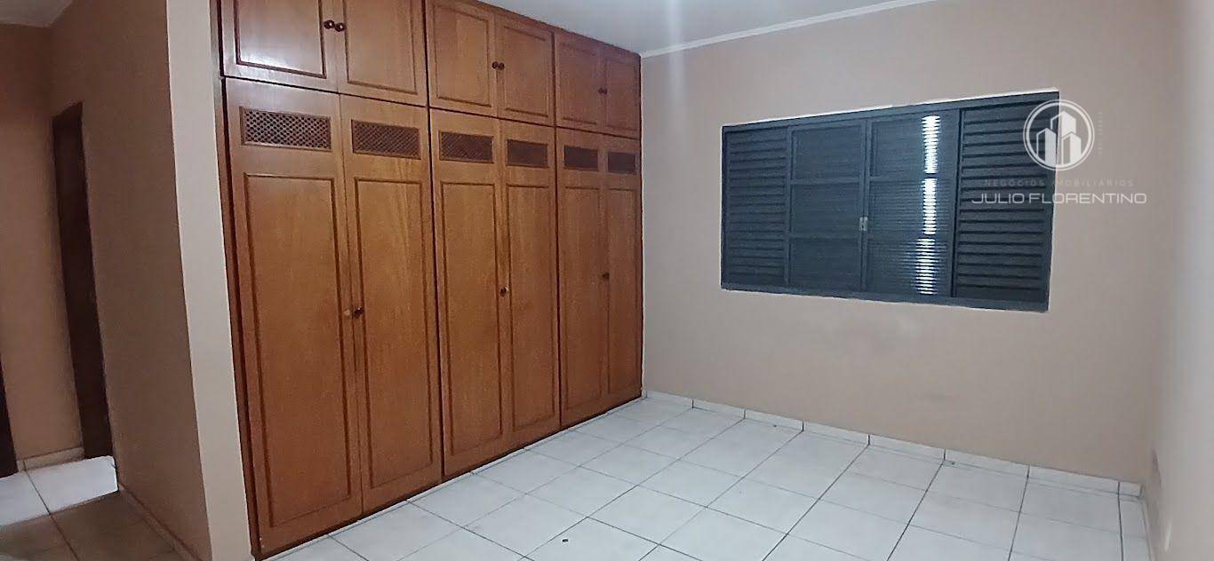 Sobrado à venda e aluguel com 4 quartos, 300m² - Foto 22