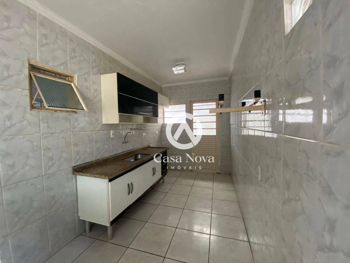 Casa à venda com 4 quartos, 125m² - Foto 4