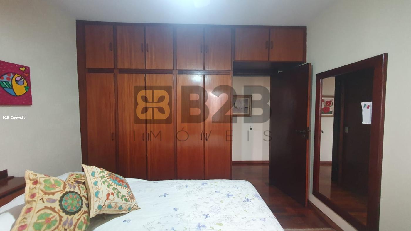 Casa à venda com 4 quartos, 224m² - Foto 13