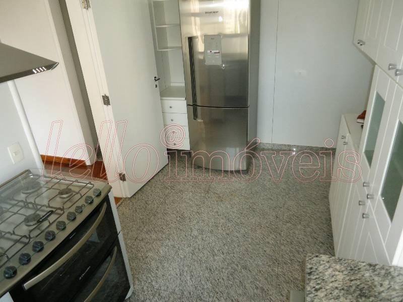 Apartamento para alugar com 4 quartos, 240m² - Foto 12