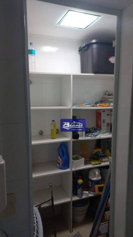 Apartamento para alugar com 2 quartos, 94m² - Foto 11