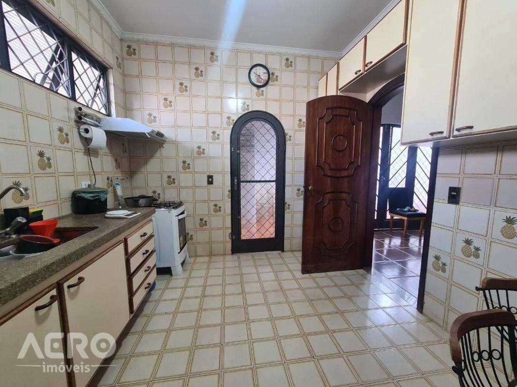 Casa à venda com 3 quartos, 246m² - Foto 20