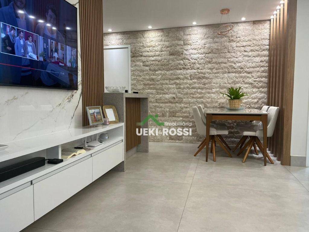 Apartamento à venda com 2 quartos, 64m² - Foto 3