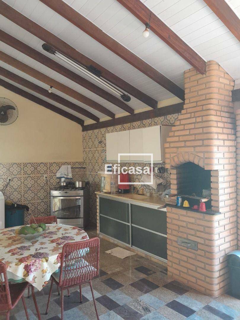 Casa à venda com 3 quartos, 270m² - Foto 15