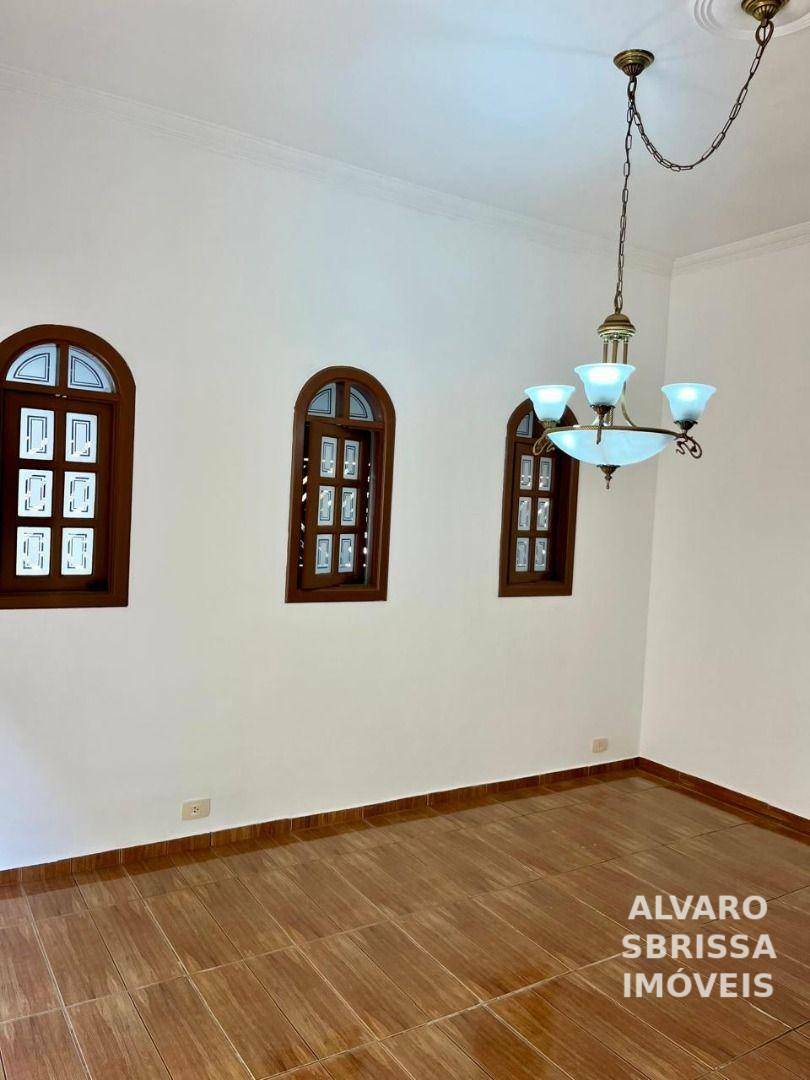 Casa à venda com 4 quartos, 246m² - Foto 2