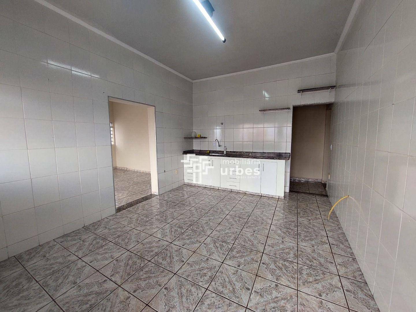 Casa para alugar com 2 quartos, 80m² - Foto 4