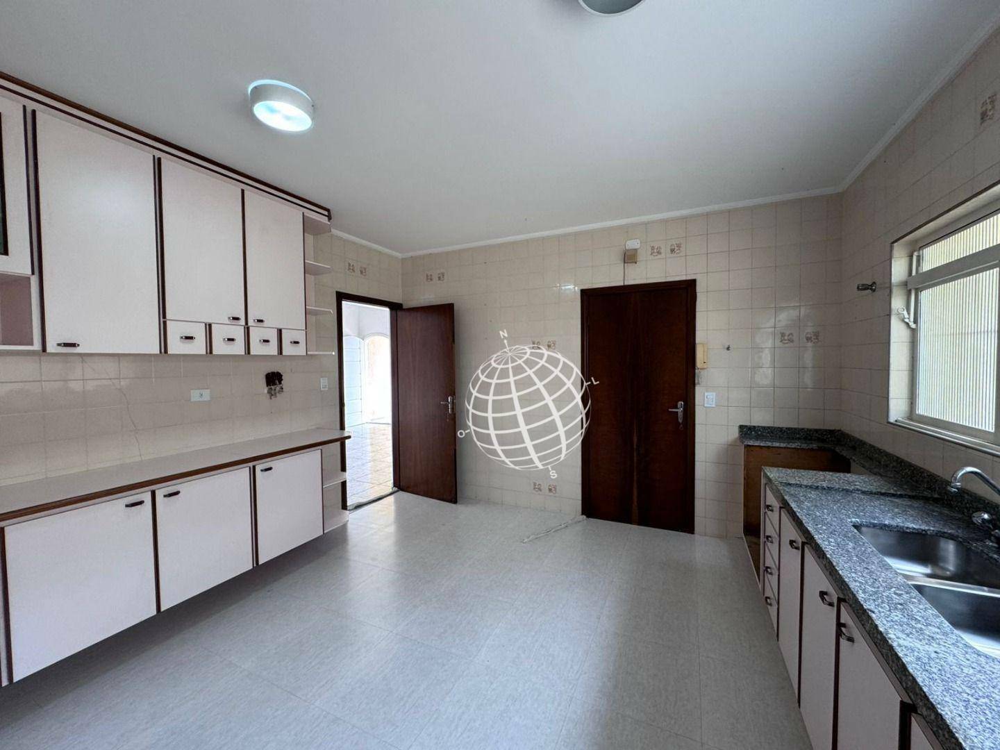 Casa à venda com 5 quartos, 335m² - Foto 8