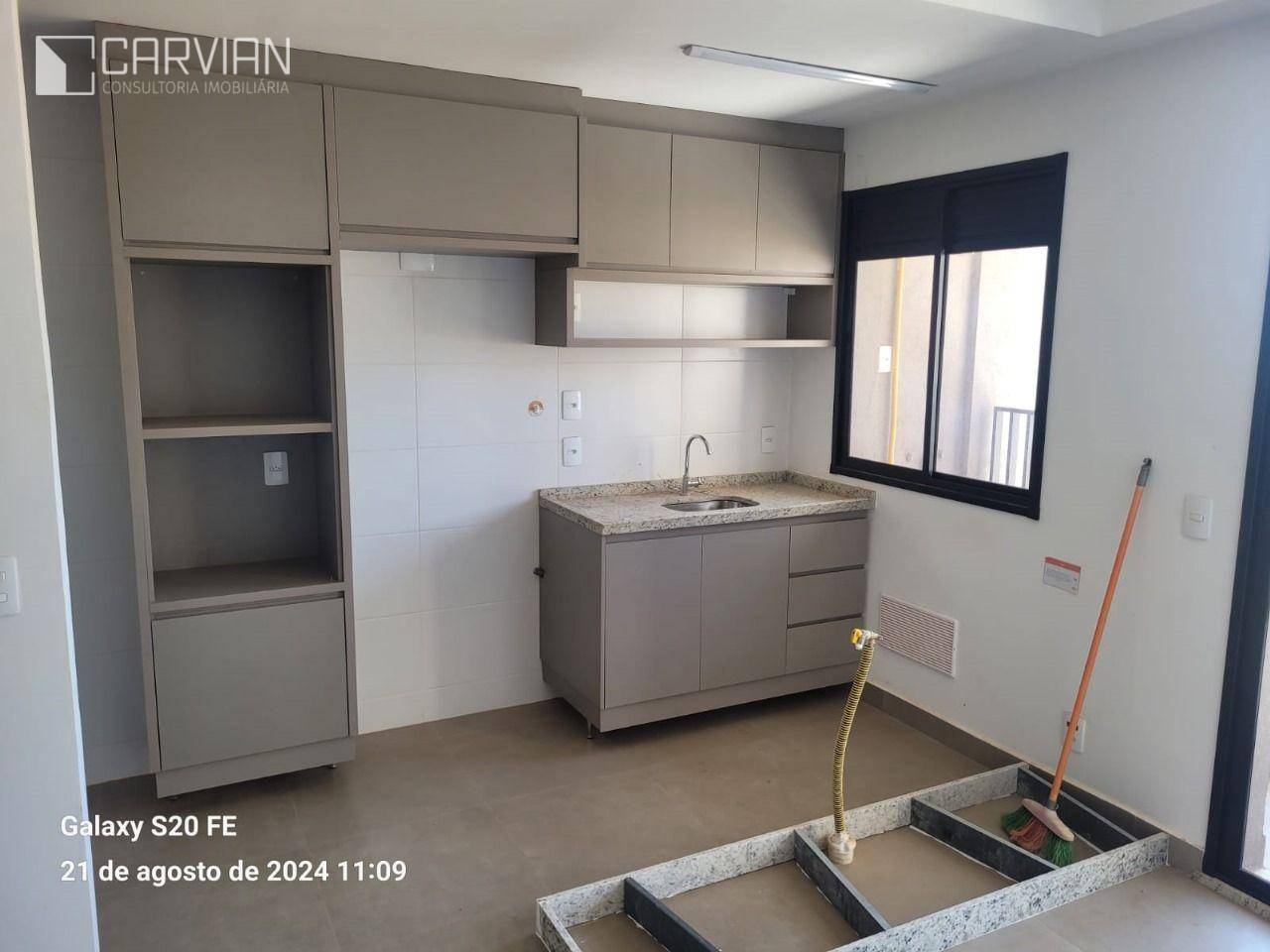 Apartamento à venda com 2 quartos, 62m² - Foto 2